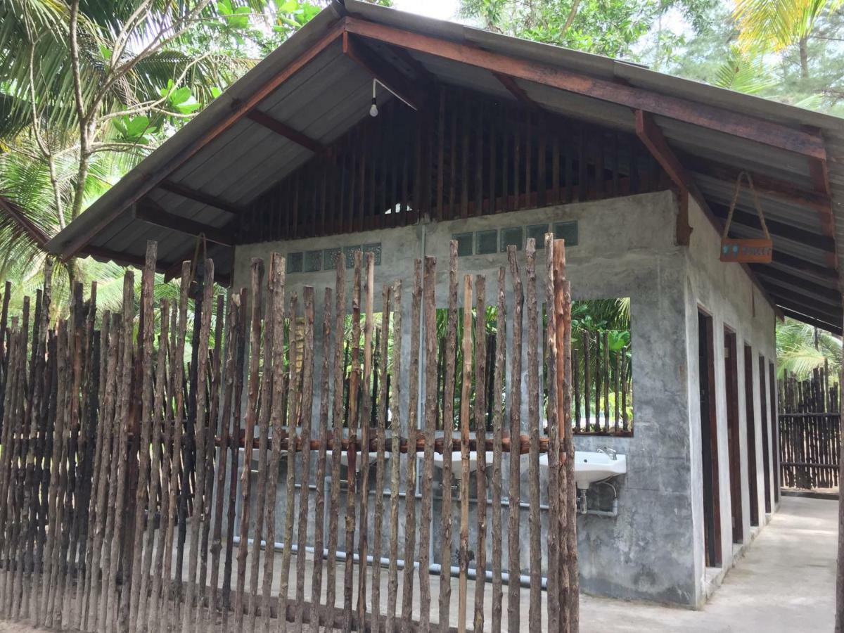 Sea Rounding Hotel Ko Phra Thong Exterior photo