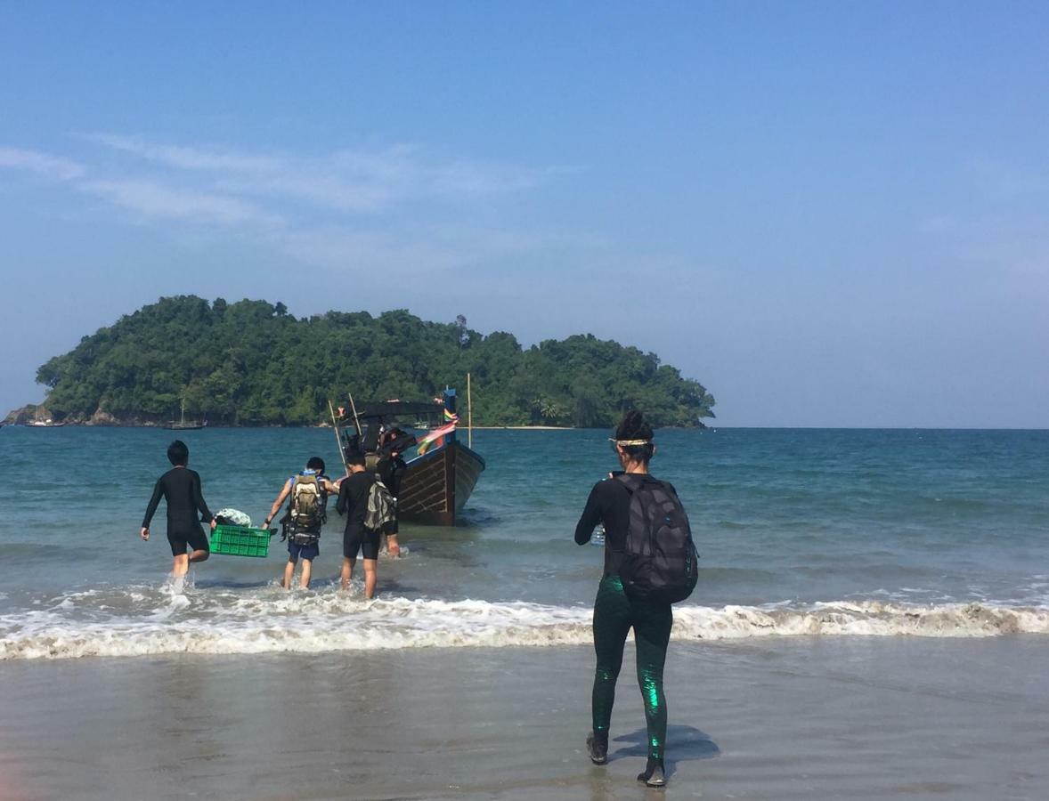 Sea Rounding Hotel Ko Phra Thong Exterior photo